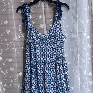 New Lucky Brand Blue and White Floral Blouse no tags